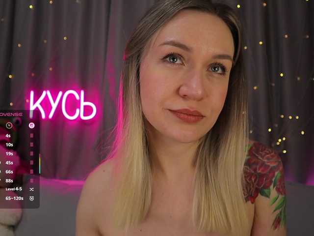 1-x's BongaCams show and profile