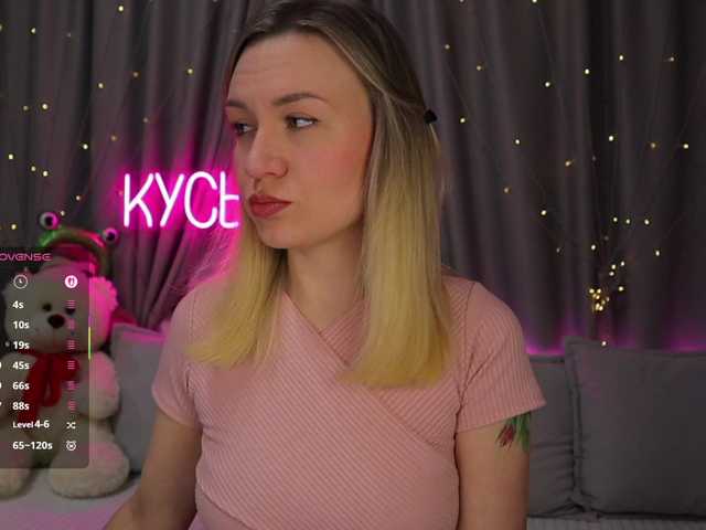 1-x's BongaCams show and profile