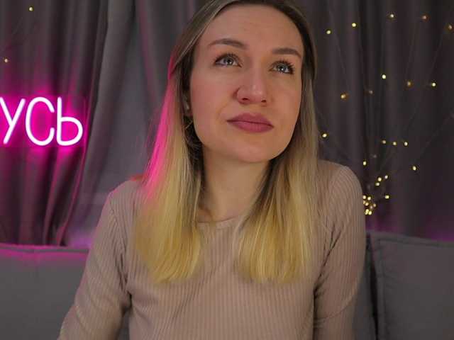 1-x's BongaCams show and profile