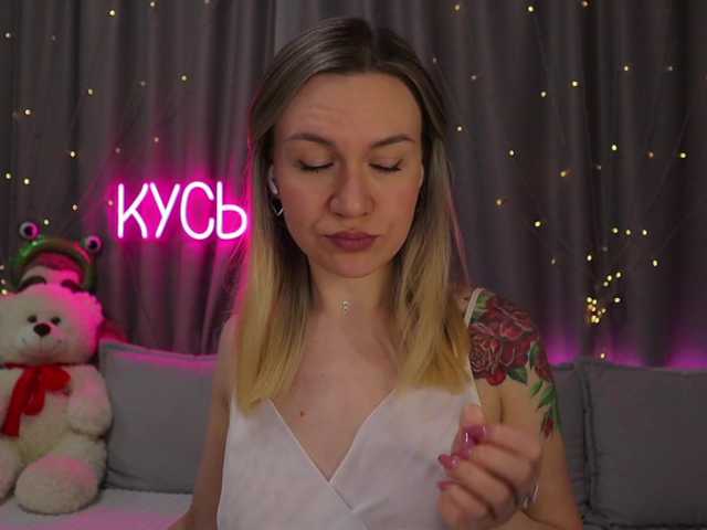 1-x's BongaCams show and profile