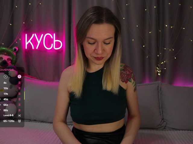 1-x's BongaCams show and profile