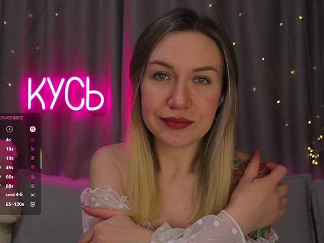 1-x's BongaCams show and profile