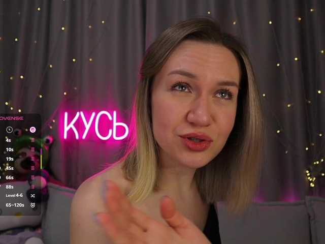 1-x's BongaCams show and profile