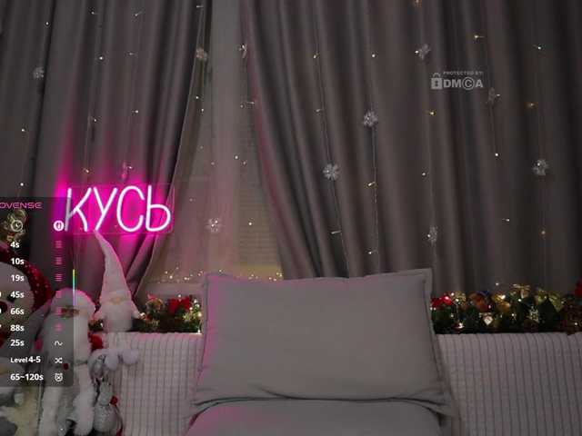 1-x's BongaCams show and profile