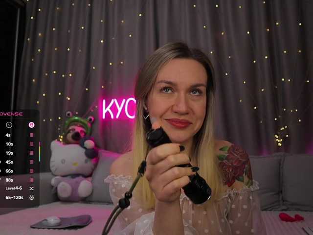 1-x's BongaCams show and profile