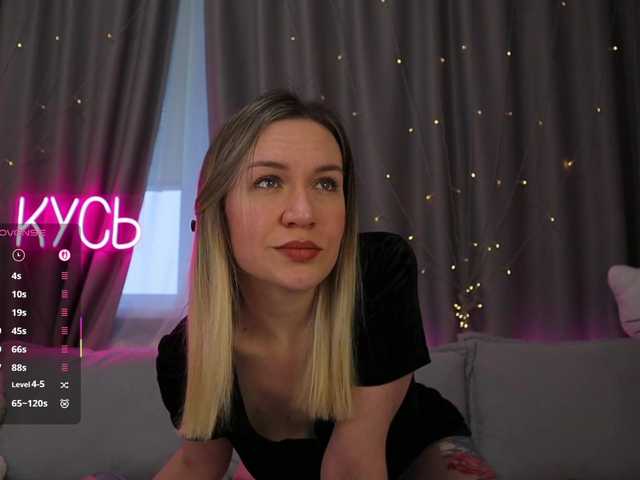 1-x's BongaCams show and profile