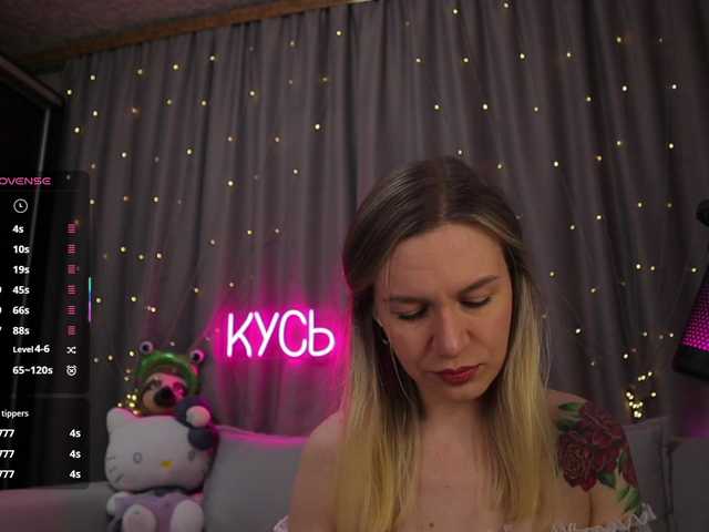 1-x's BongaCams show and profile