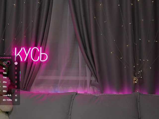 1-x's BongaCams show and profile