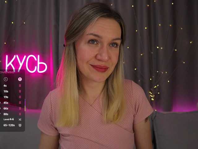 1-x's BongaCams show and profile