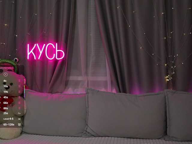 1-x's BongaCams show and profile