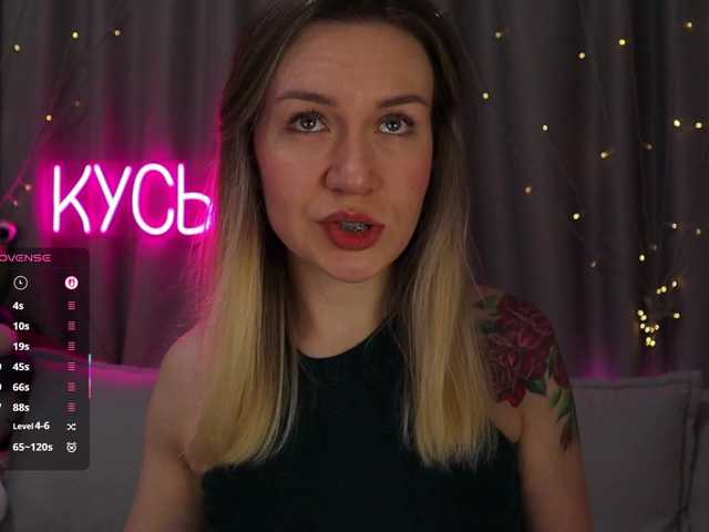 1-x's BongaCams show and profile