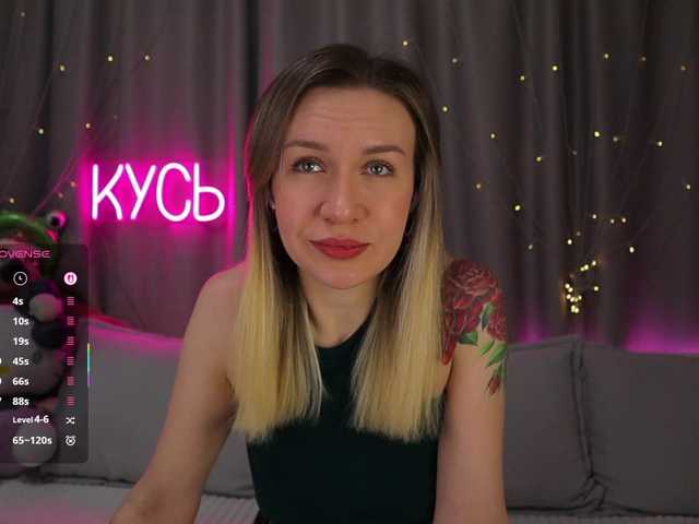 1-x's BongaCams show and profile