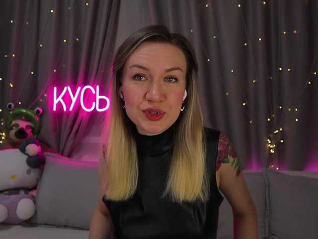 1-x's BongaCams show and profile