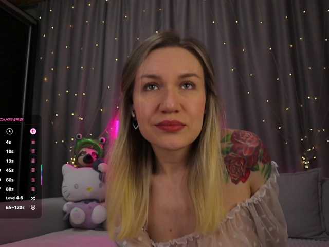 1-x's BongaCams show and profile