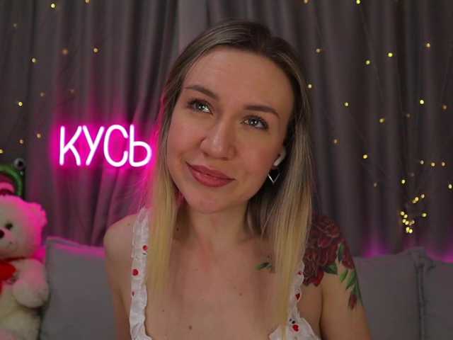 1-x's BongaCams show and profile