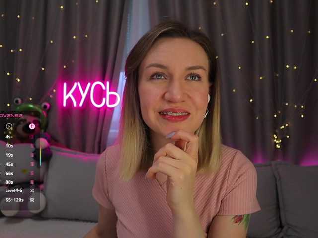 1-x's BongaCams show and profile