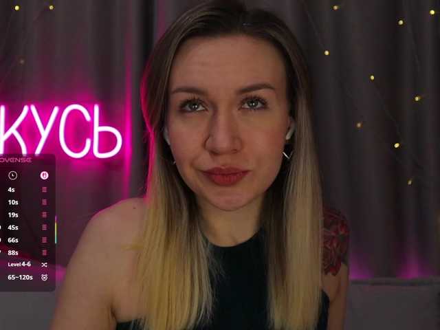 1-x's BongaCams show and profile