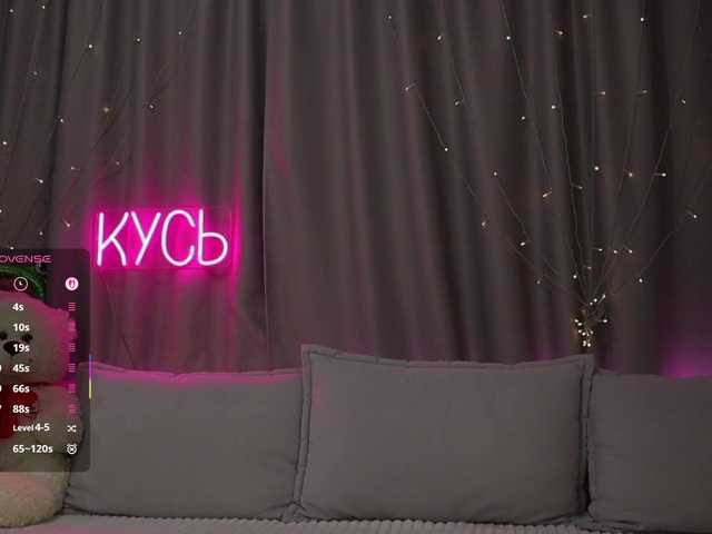 1-x's BongaCams show and profile