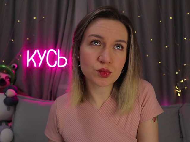 1-x's BongaCams show and profile