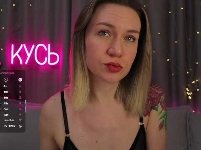 1-x's BongaCams show and profile