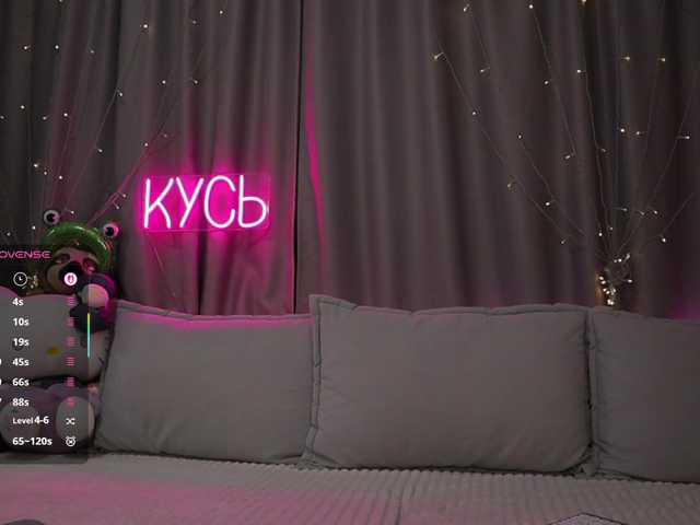 1-x's BongaCams show and profile