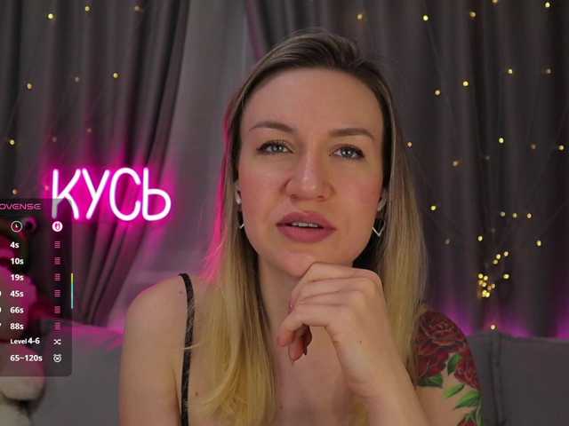 1-x's BongaCams show and profile