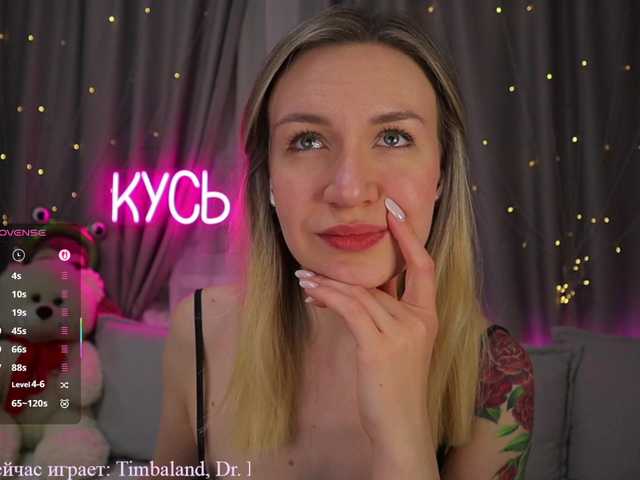 1-x's BongaCams show and profile