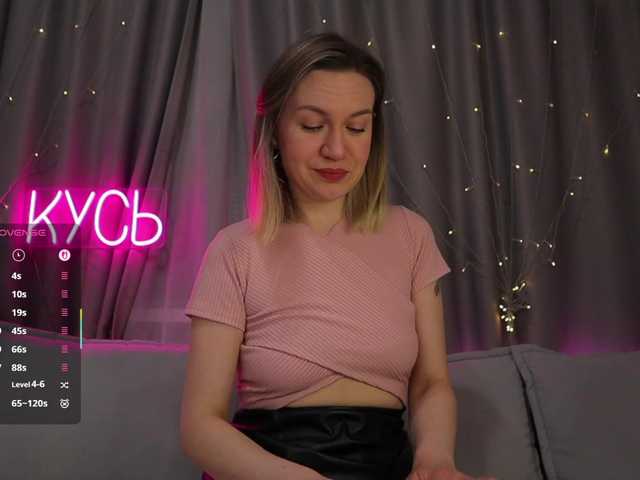 1-x's BongaCams show and profile