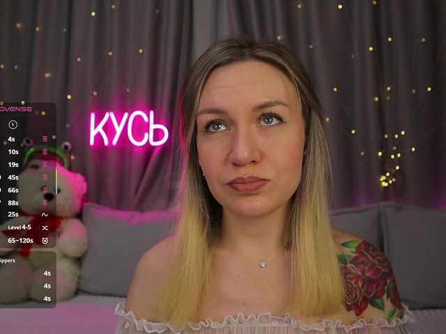 1-x's BongaCams show and profile