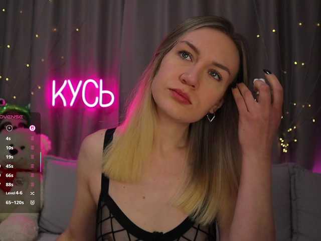 1-x's BongaCams show and profile