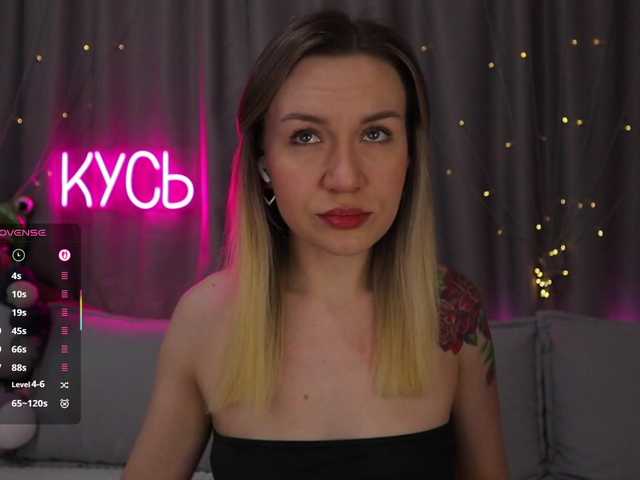 1-x's BongaCams show and profile