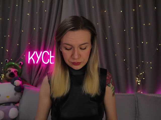 1-x's BongaCams show and profile