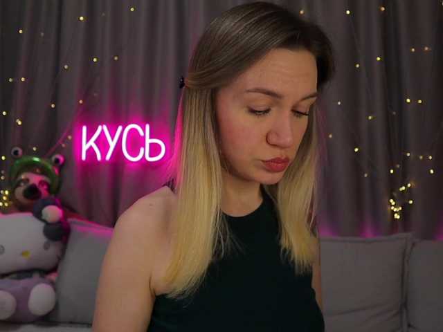 1-x's BongaCams show and profile