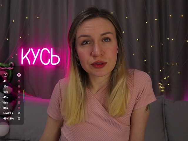 1-x's BongaCams show and profile