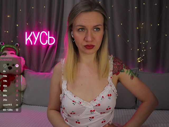 1-x's BongaCams show and profile