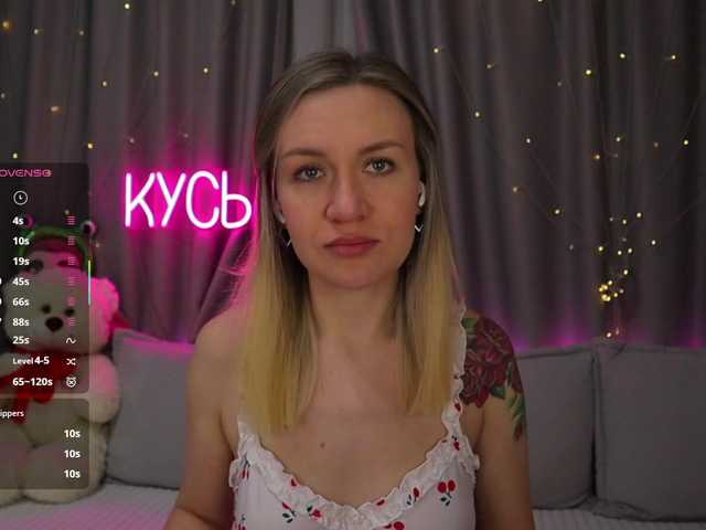 1-x's BongaCams show and profile