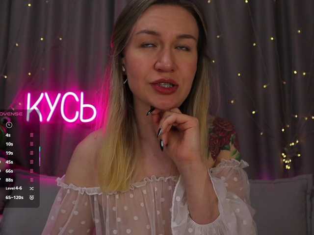 1-x's BongaCams show and profile