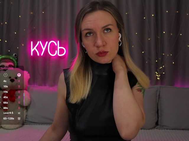 1-x's BongaCams show and profile