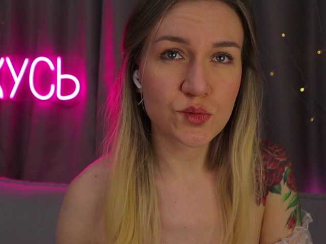 1-x's BongaCams show and profile