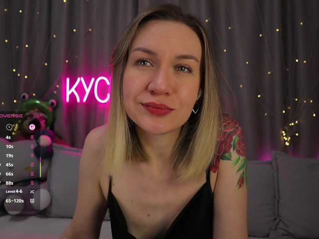 1-x's BongaCams show and profile