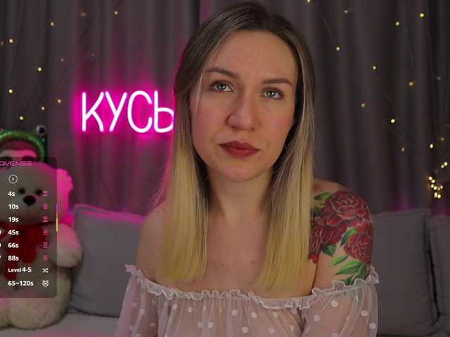 1-x's BongaCams show and profile