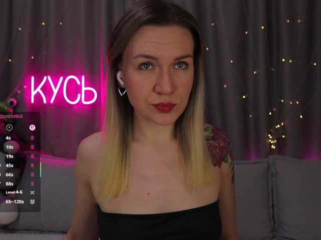 1-x's BongaCams show and profile