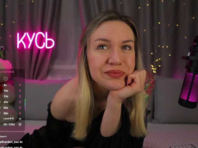 1-x's BongaCams show and profile