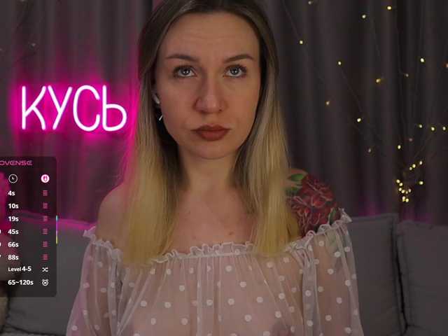 1-x's BongaCams show and profile