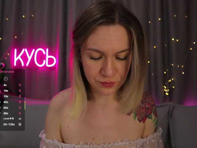 1-x's BongaCams show and profile