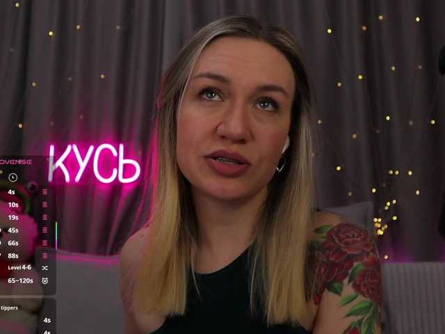 1-x's BongaCams show and profile