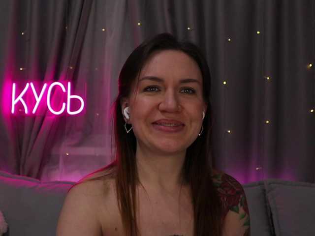 1-x's BongaCams show and profile