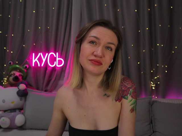 1-x's BongaCams show and profile