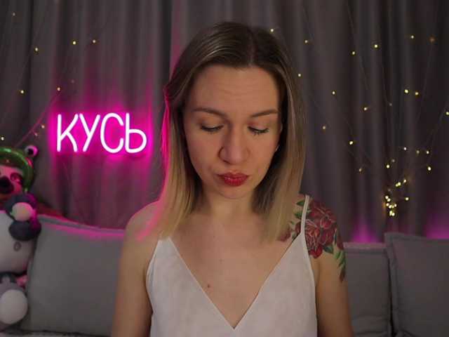 1-x's BongaCams show and profile