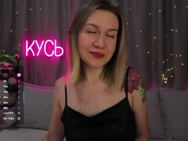 1-x's BongaCams show and profile